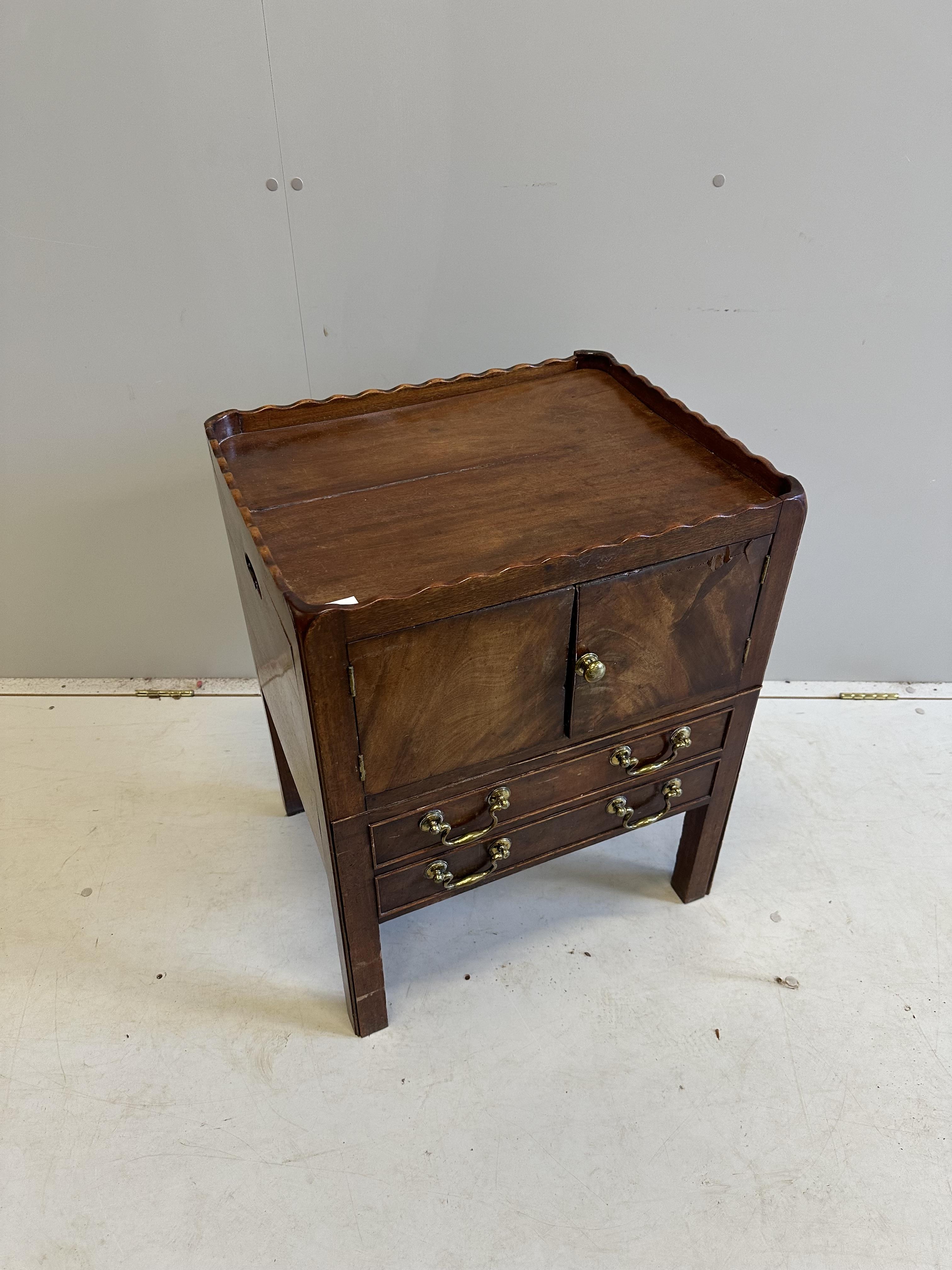 A George III mahogany commode, width 56cm, depth 46cm, height 70cm